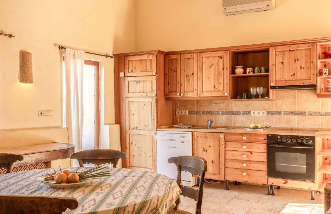 Charming Country Retreat near Campanet with Main House & Guesthouse